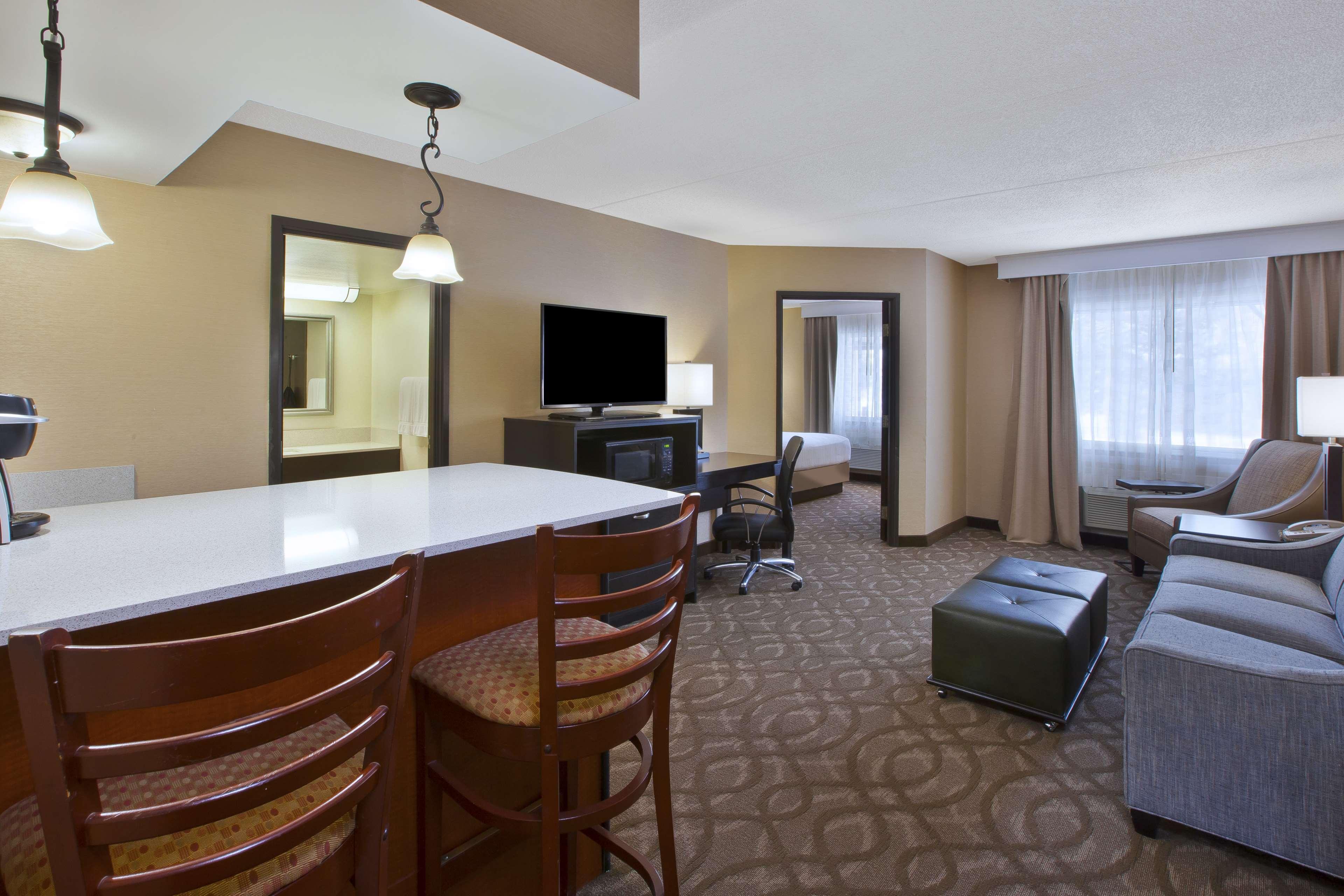 Best Western Okemos/East Lansing Hotel & Suites Bagian luar foto