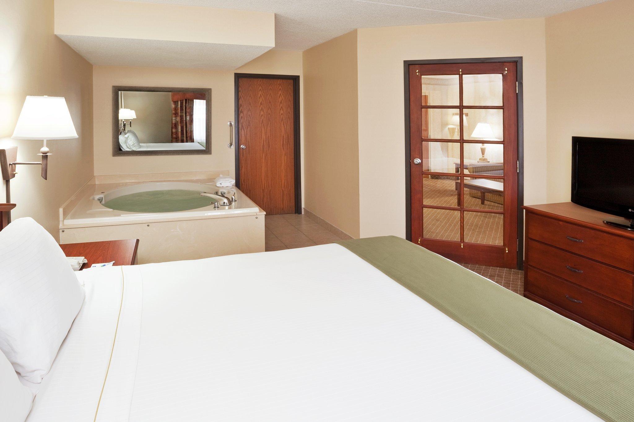 Best Western Okemos/East Lansing Hotel & Suites Bagian luar foto