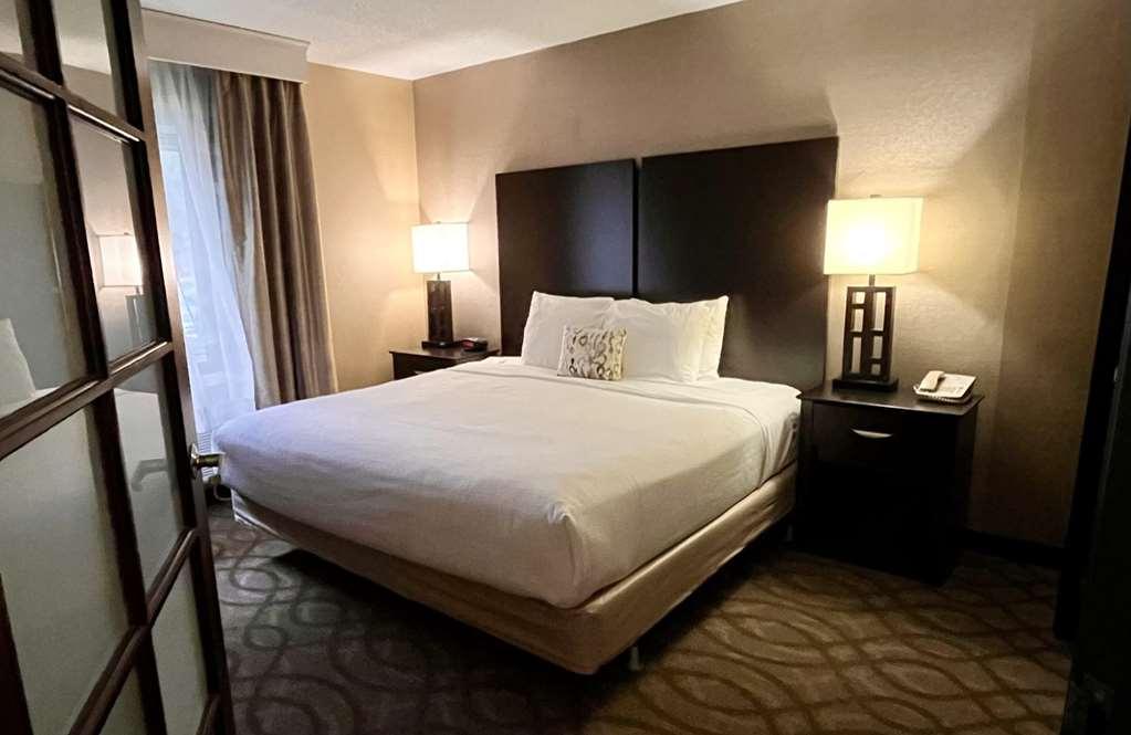 Best Western Okemos/East Lansing Hotel & Suites Ruang foto