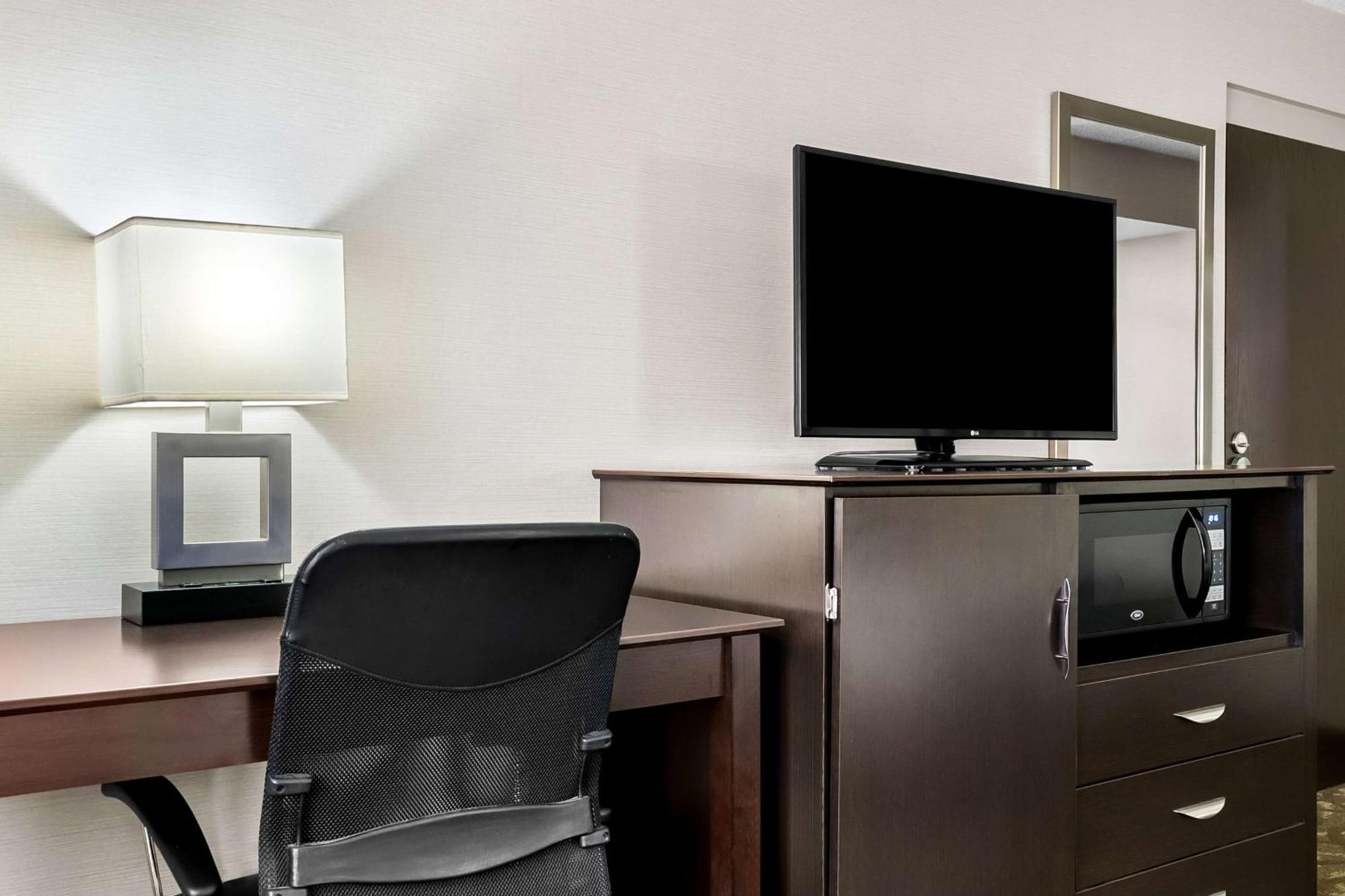 Best Western Okemos/East Lansing Hotel & Suites Bagian luar foto