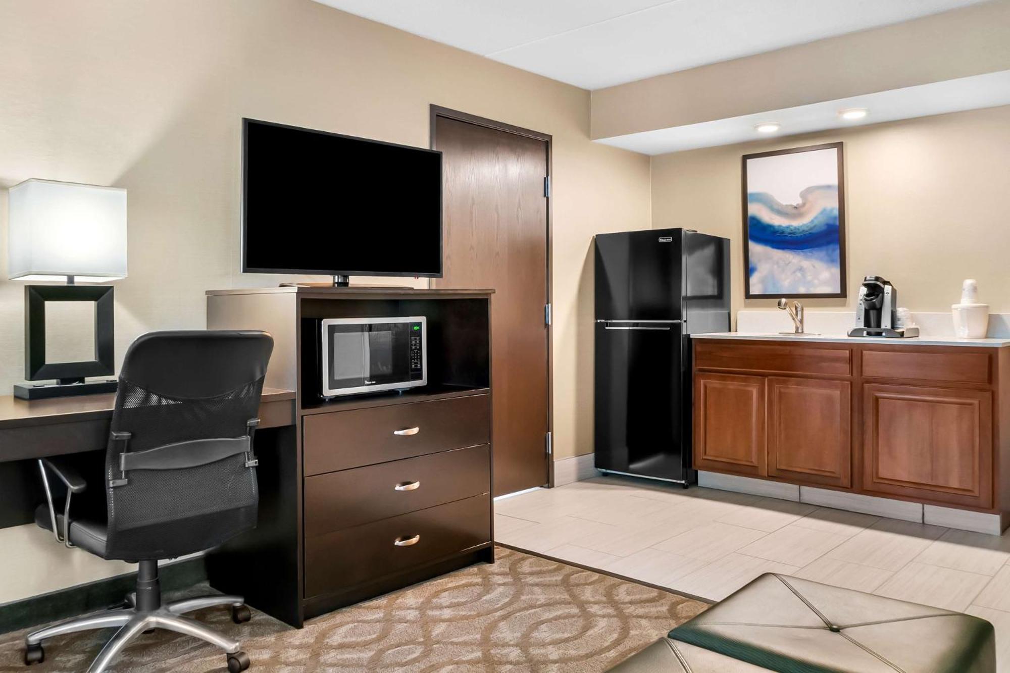 Best Western Okemos/East Lansing Hotel & Suites Bagian luar foto
