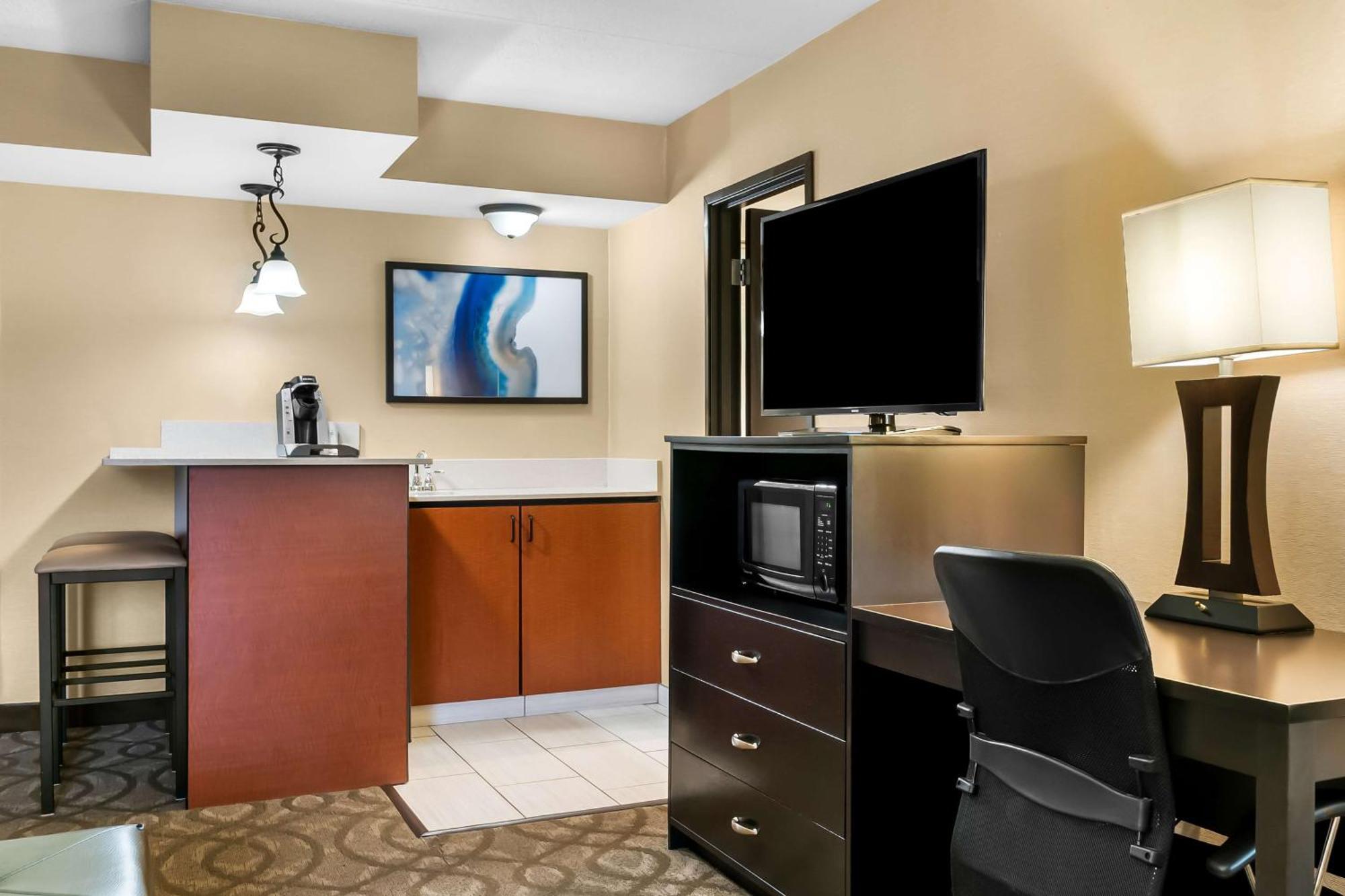 Best Western Okemos/East Lansing Hotel & Suites Bagian luar foto