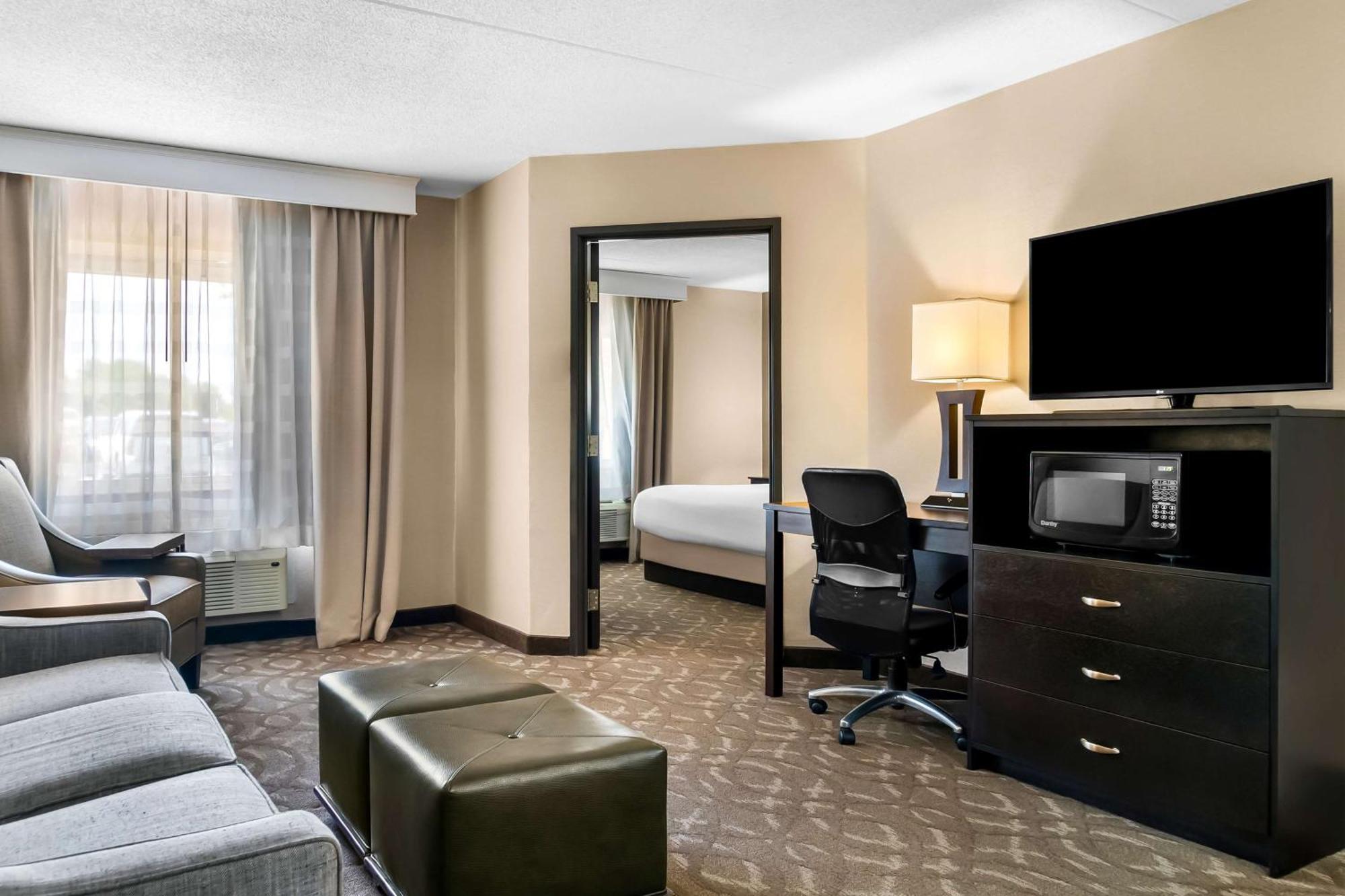 Best Western Okemos/East Lansing Hotel & Suites Bagian luar foto