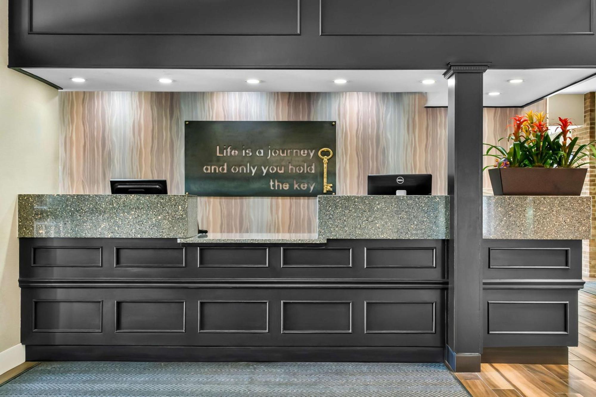 Best Western Okemos/East Lansing Hotel & Suites Bagian luar foto