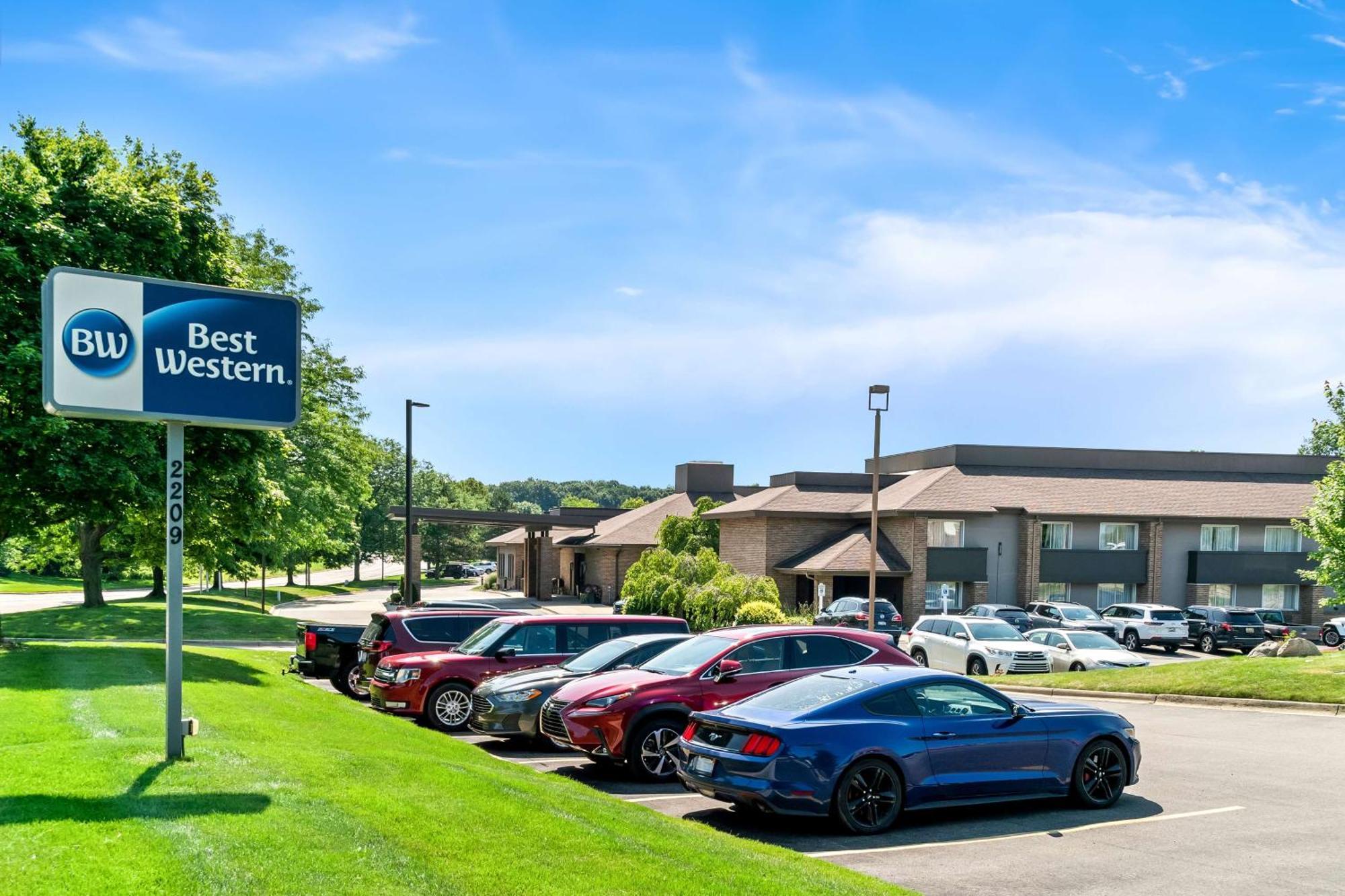 Best Western Okemos/East Lansing Hotel & Suites Bagian luar foto