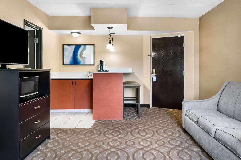 Best Western Okemos/East Lansing Hotel & Suites Ruang foto